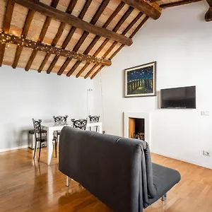 apt-pavone-centre-romantic.it-romehotels.com/